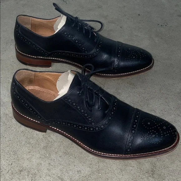 Johnston & Murphy Black Oxford Shoes - Picture 1 of 6